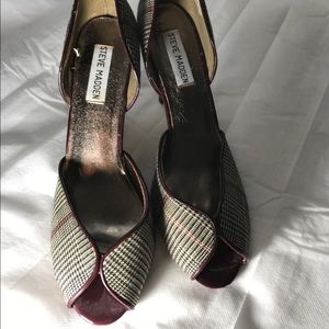 Steve Madden open toed plaid slip on heels